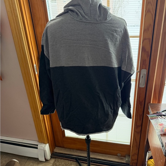 Torrid Everyday Fleece Colorblock Active Hoodie - Picture 6 of 7